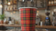 2500x 7.5oz/180ml, Tasses à café à emporter - carton 'diamant écossais'